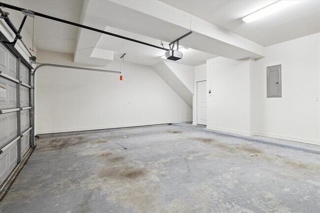 Building Photo - 3930 Blossom St