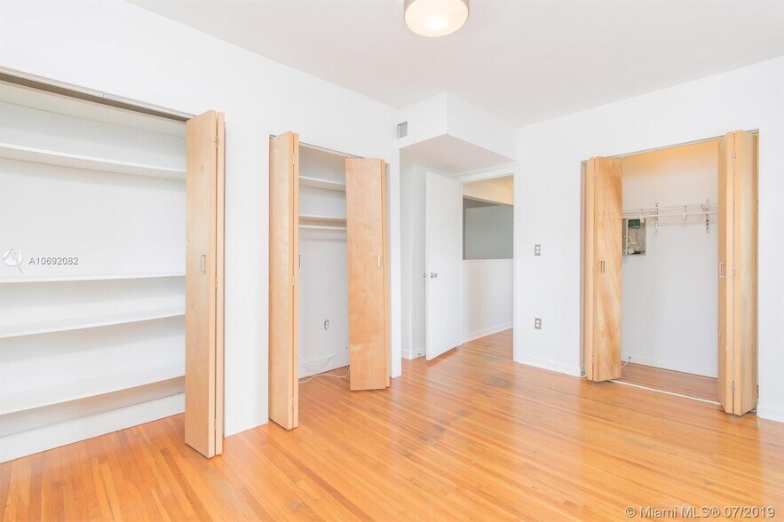 Building Photo - 915 8th St