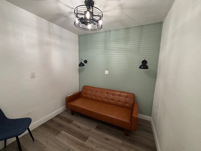 Building Photo - 1885 Springtime Ave