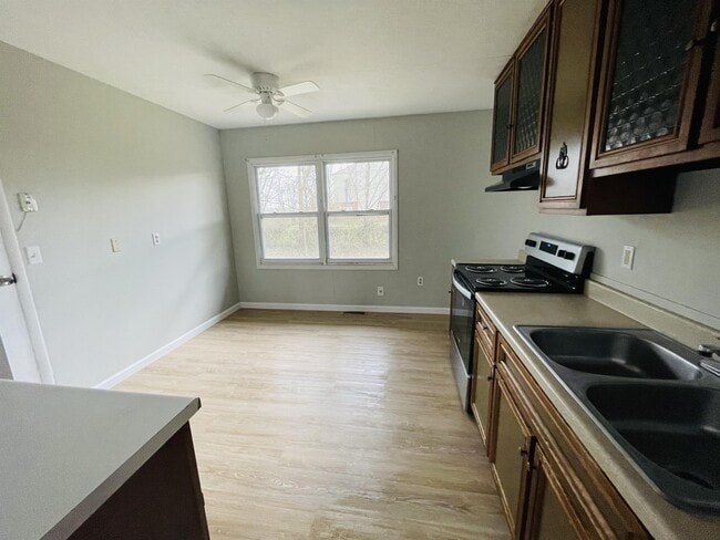 Building Photo - 1024 Plainview Dr