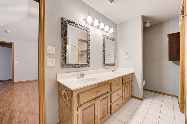 Building Photo - Beautiful 3x2 with Sunroom in Yukon