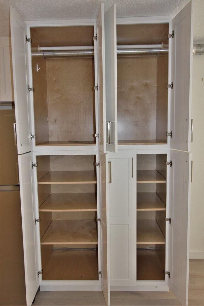 Building Photo - 372 Pershing Dr