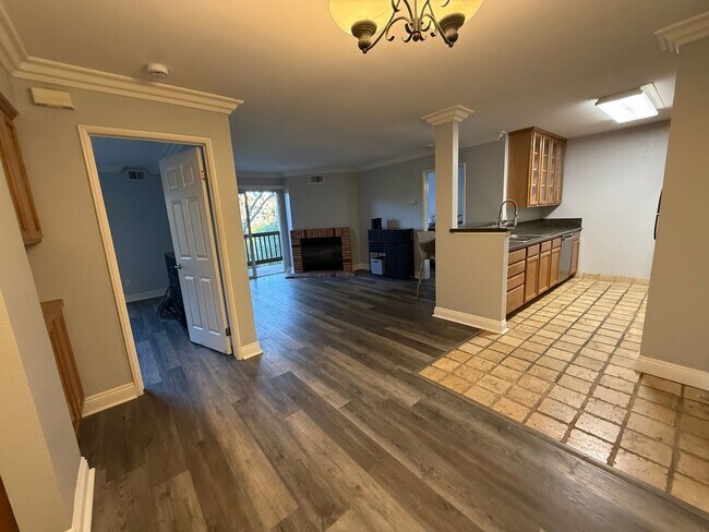 Building Photo - Spacious and Modern 2BR Condo in UTC, San Diego
