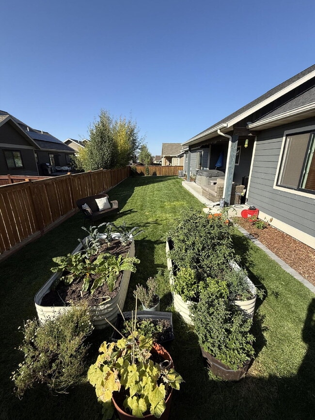 Building Photo - Stunning Single Level Home with Sprawling Fenced Yard