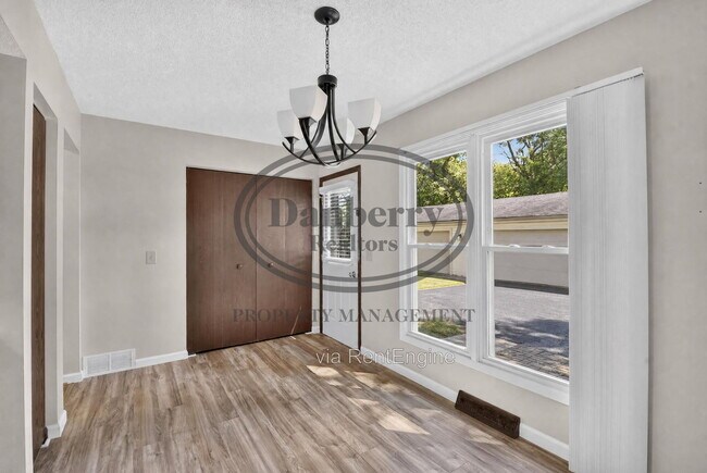 Building Photo - 5409 Westcastle Dr