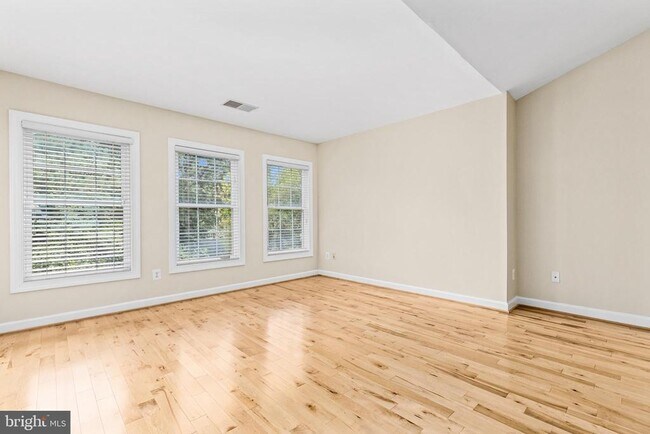 Building Photo - 3836 Elmwood Towne Way