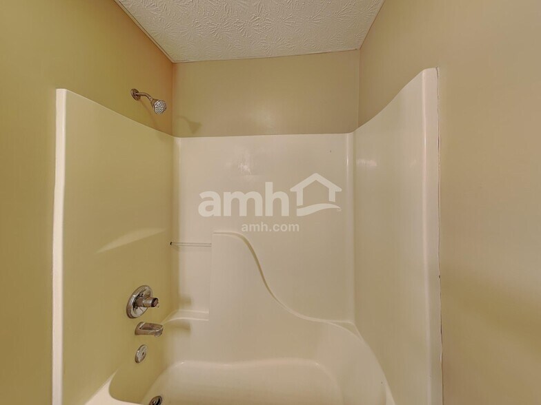 Building Photo - 127 Trails End