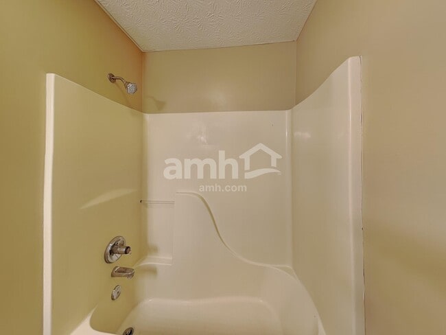 Building Photo - 127 Trails End