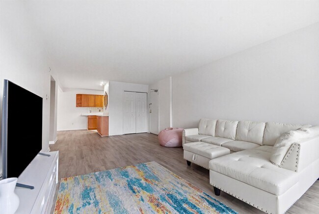 Building Photo - 1235 S Maple Rd