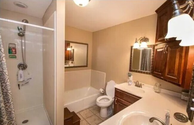 Building Photo - 4204 Maplewood Ct