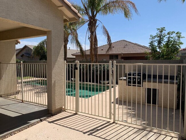 Building Photo - 14641 W Hearn Rd