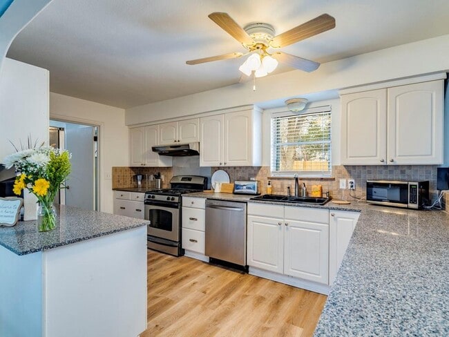 Building Photo - 105 Maynard St