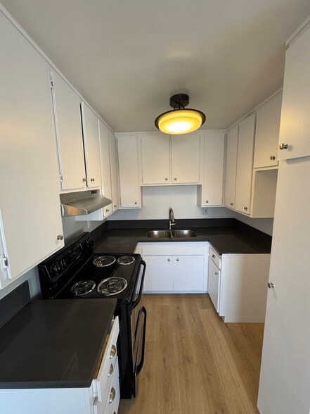 Building Photo - New Hampshire Luxurious Apts
