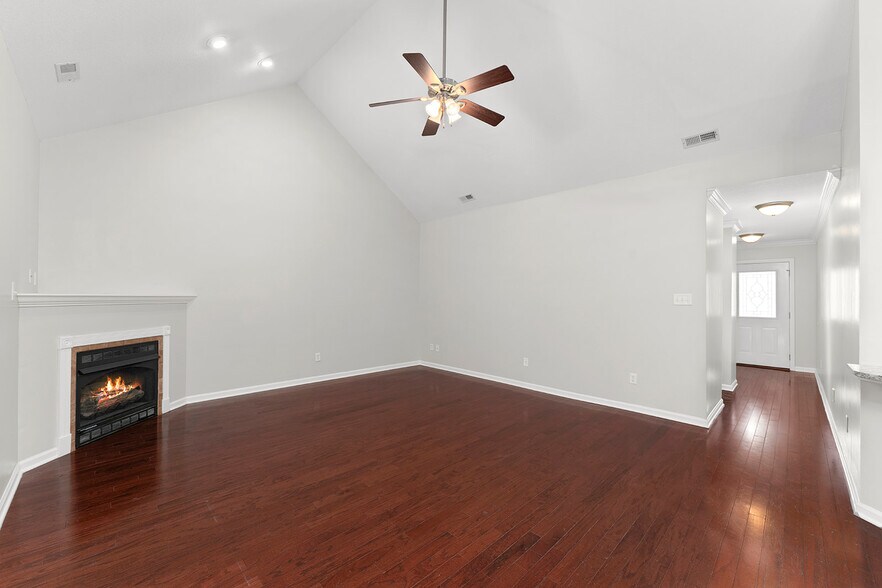 Building Photo - 3504 Oak Villa Way