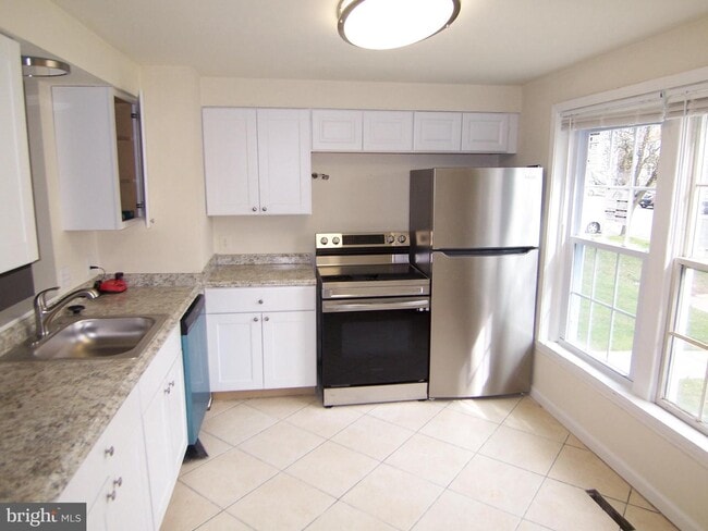 Primary Photo - 21 Mahogany Dr