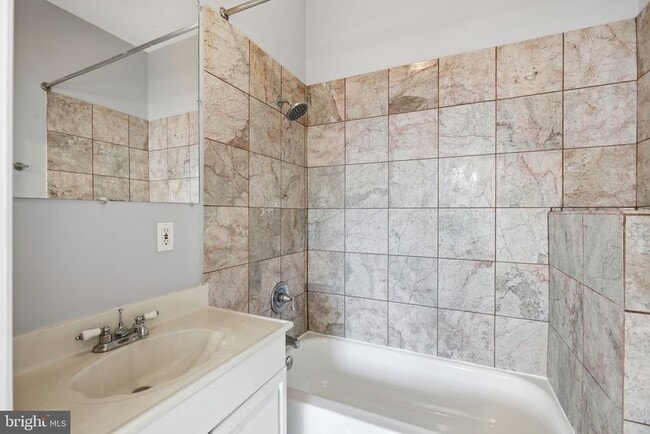 Building Photo - 58 Quincy Pl NE