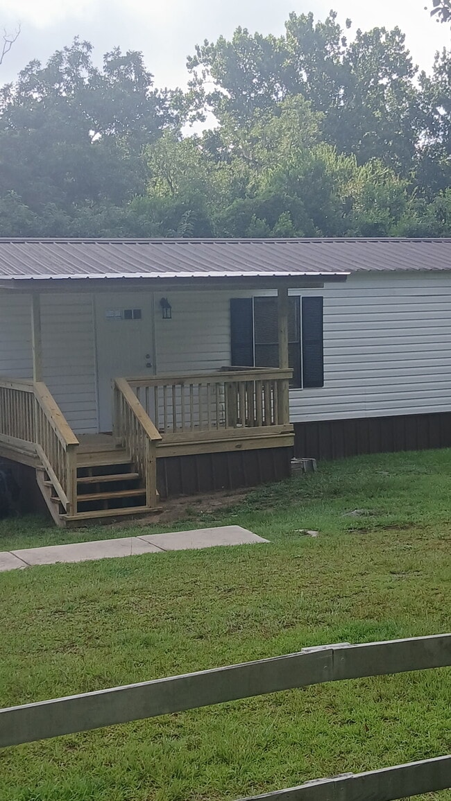 Building Photo - 308 Lilly Ln
