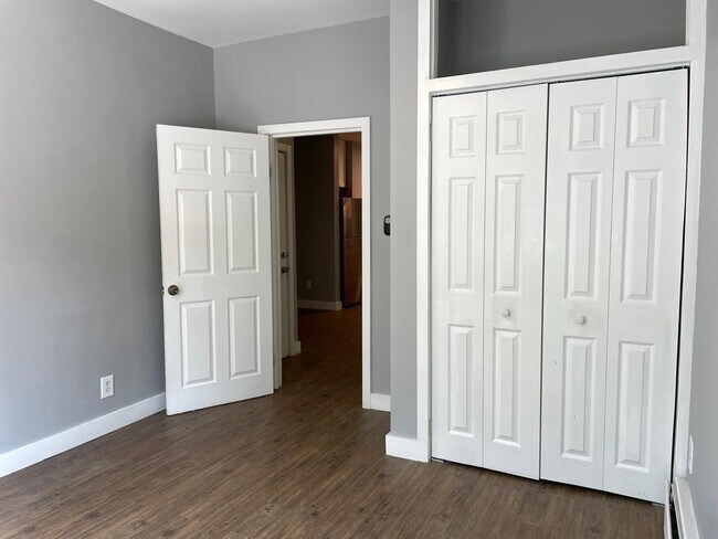 Building Photo - 418 3rd St