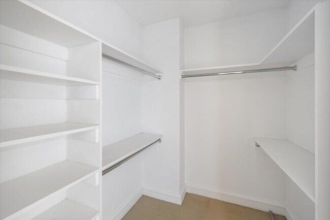 Building Photo - 8100 River Rd