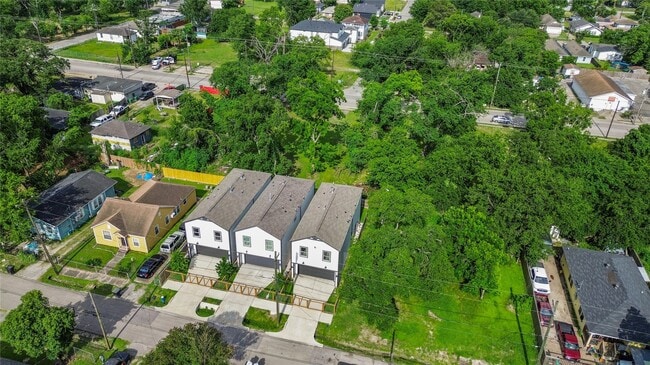 Building Photo - 2015 Brackenridge St