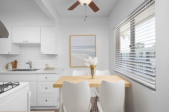 Building Photo - Avaz Pacific Beach