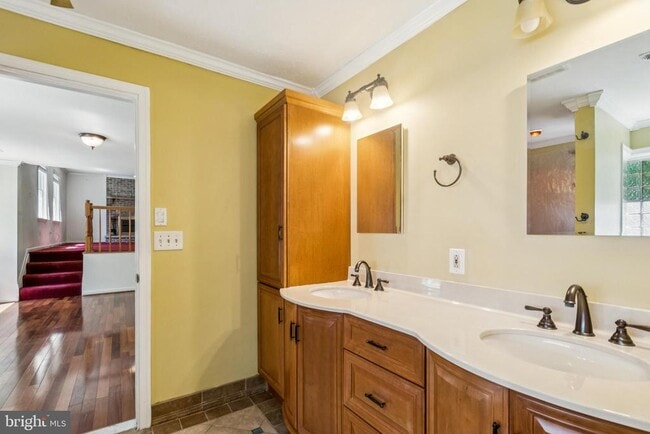 Building Photo - 478 Mountain Rd