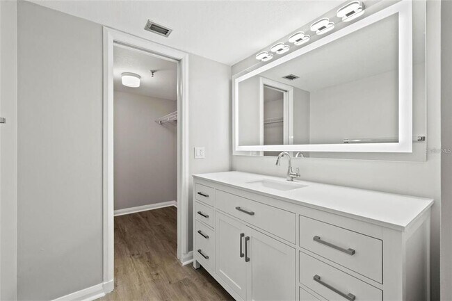 Building Photo - 5950 Pelican Bay Plaza S