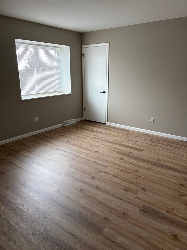 Building Photo - 2728-2738-2738 Juno Pl