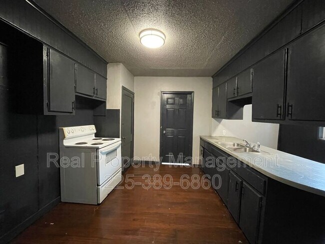 Building Photo - 3315 Weller Ave