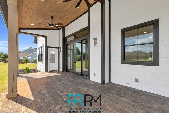 Building Photo - 938 Benchmark Dr