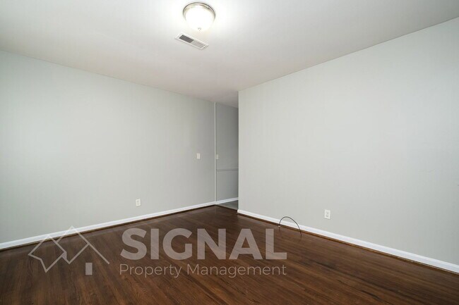 Building Photo - 320 Argonne Dr NE