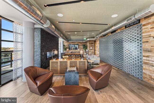 Building Photo - 1300 4th St SE