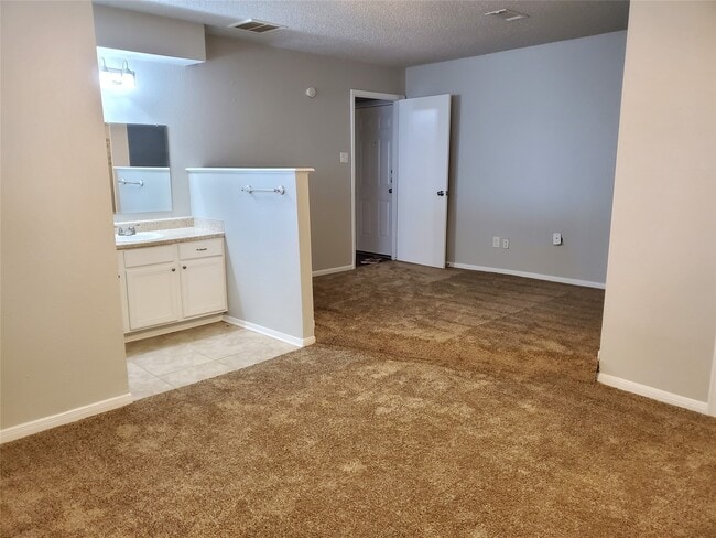 Building Photo - 5305 Woodville Ln