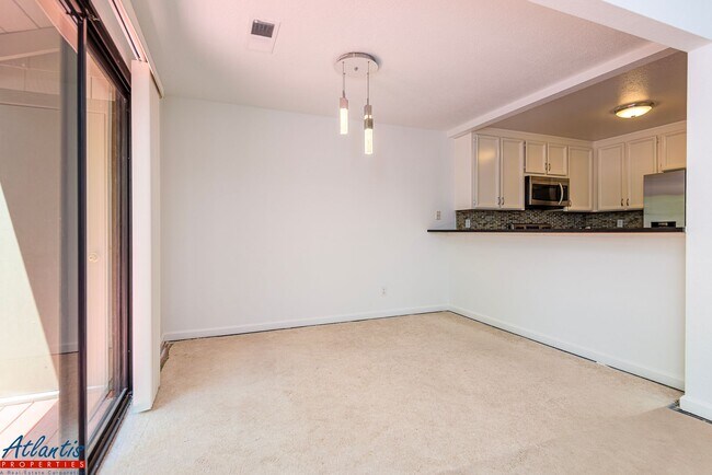 Building Photo - Beautiful Condo | Central A/C | Private Ba...