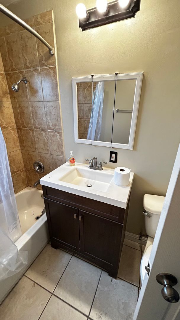 Building Photo - 306 W Sunkist St