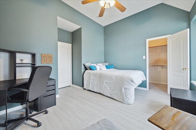 Building Photo - 11215 Royce Palms Dr