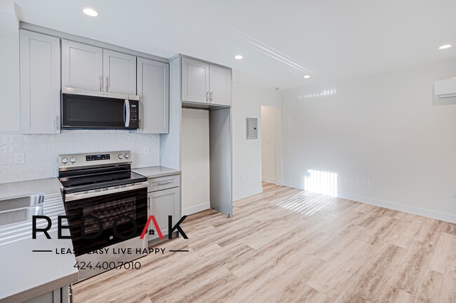 Building Photo - ~$750 OFF~ Beautiful Modern Studio Filled ...