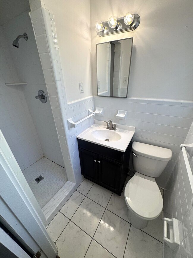 Building Photo - 5br home off S. Milledge For Rent