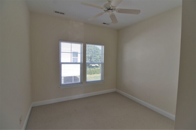 Building Photo - 2BR, 2BA Duplex with Close Water Access for Boats and Kayaks