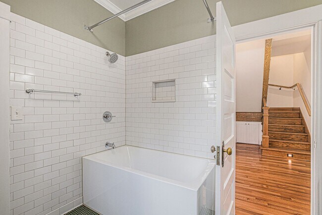 Building Photo - Beautifully Remodeled Home in Cherry Creek