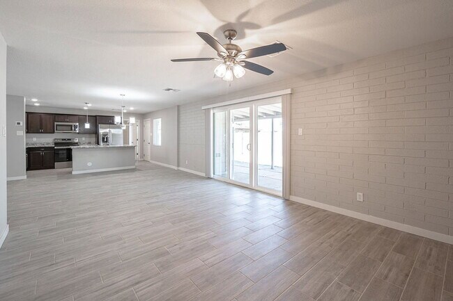 Building Photo - 4002 N 59th Dr