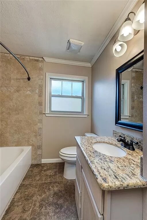 Building Photo - Comfy 4-Bed/3-Bath 3 blocks from A&M with all appliances, backyard, 5 min to grocery store