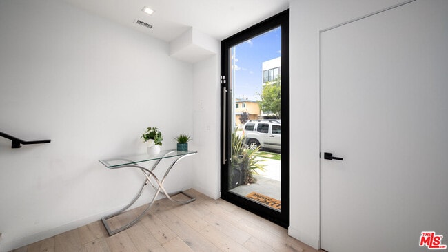 Building Photo - 2435 Penmar Ave