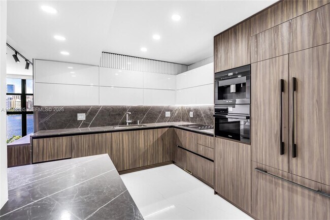 Building Photo - 200 Leslie Dr