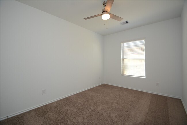 Building Photo - 1319 Winding Willow Dr