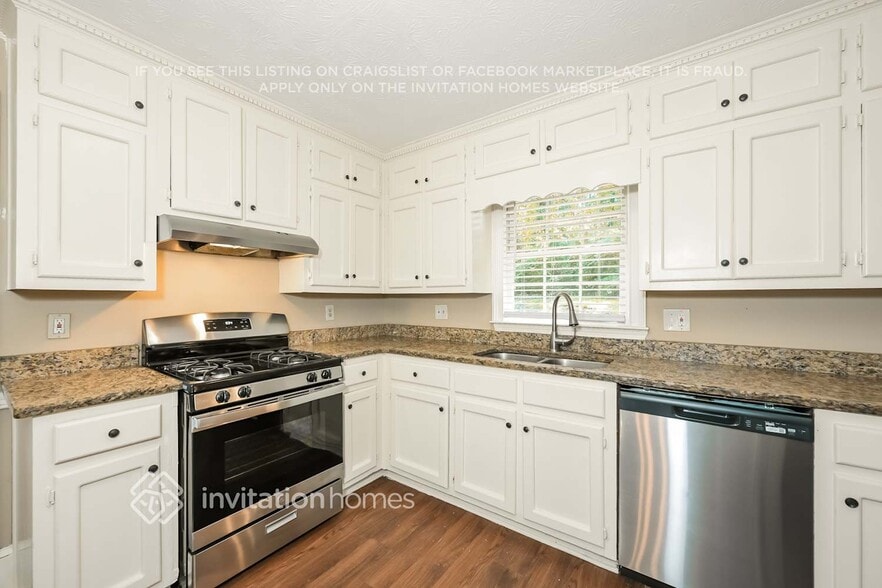 Building Photo - 2350 Ciji Cir