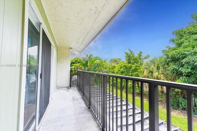 Building Photo - 8105 Lagos De Campo Blvd