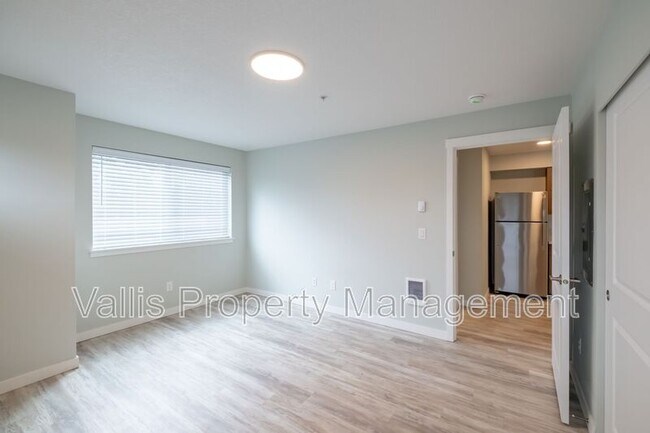 Building Photo - 13001 S Crompton Lane