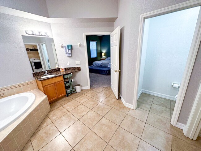 Building Photo - 3 Bed/ 2.5 Bath Pet Friendly Home!
