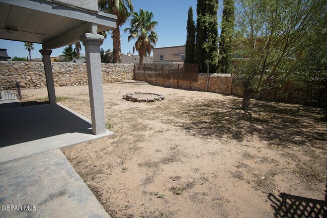 Building Photo - 10932 Acoma St